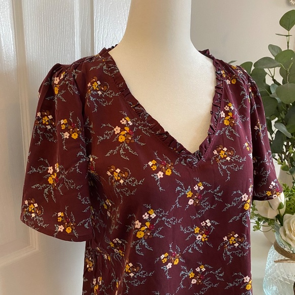Ann Taylor Factory short sleeve burgundy floral blouse, XS - Picture 2 of 5